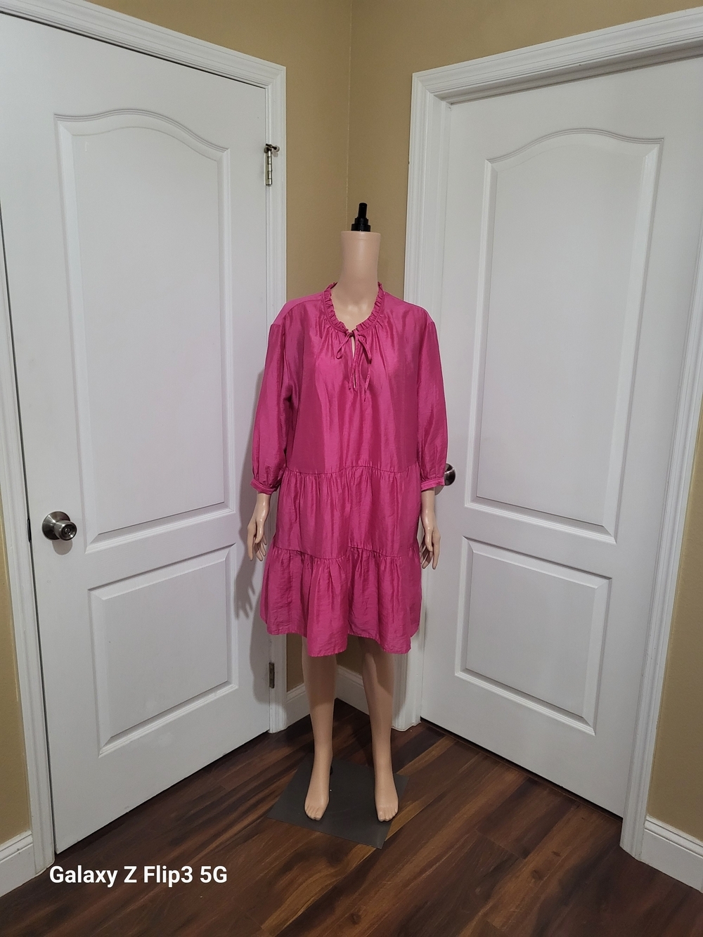 Hot Pink Long-Sleeve Tiered V-Neck Dress Pre-owned ( L G )